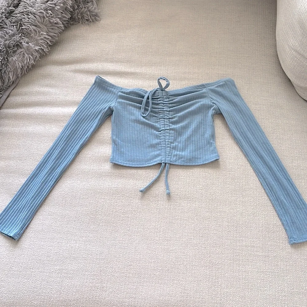 🍉 10 for $15 🍉 scrunch  crop top long sleeve - Picture 6 of 7